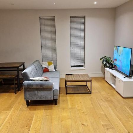 London City Apartment Илинг Экстерьер фото