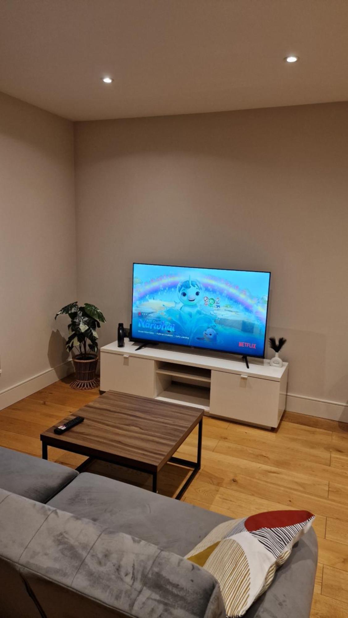 London City Apartment Илинг Экстерьер фото